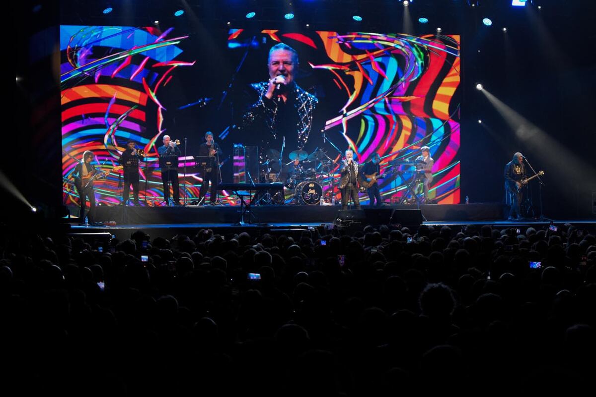 Miguel Mateos en su show "40 años Rockas Vivas", en el Quality Espacio. (Gentileza Nany Palazzini)