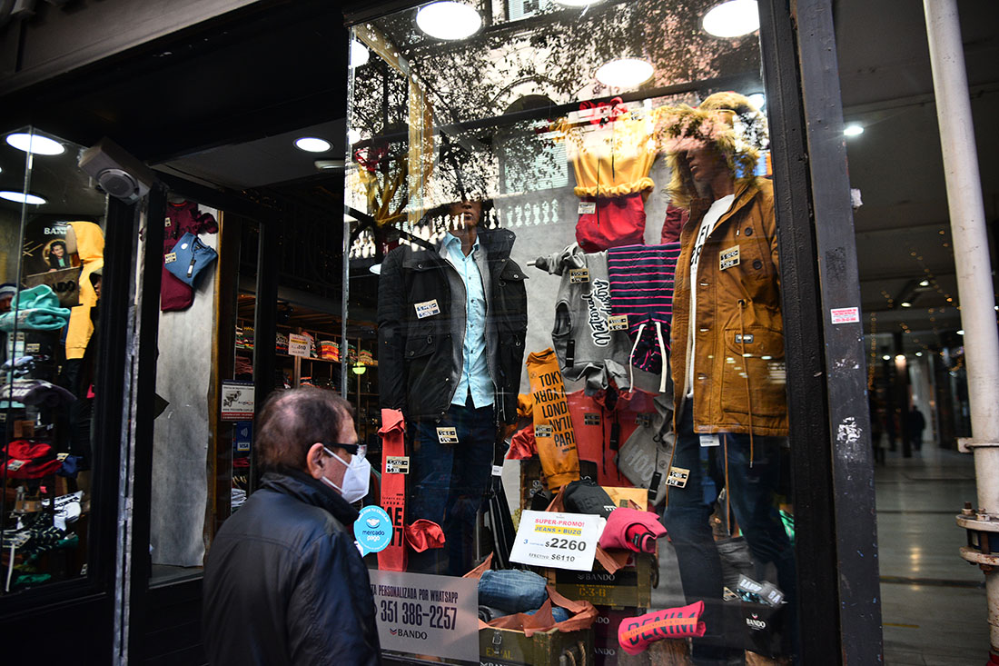 El precio de la ropa de invierno viene con fuertes alzas de precio. (Pedro Castillo)