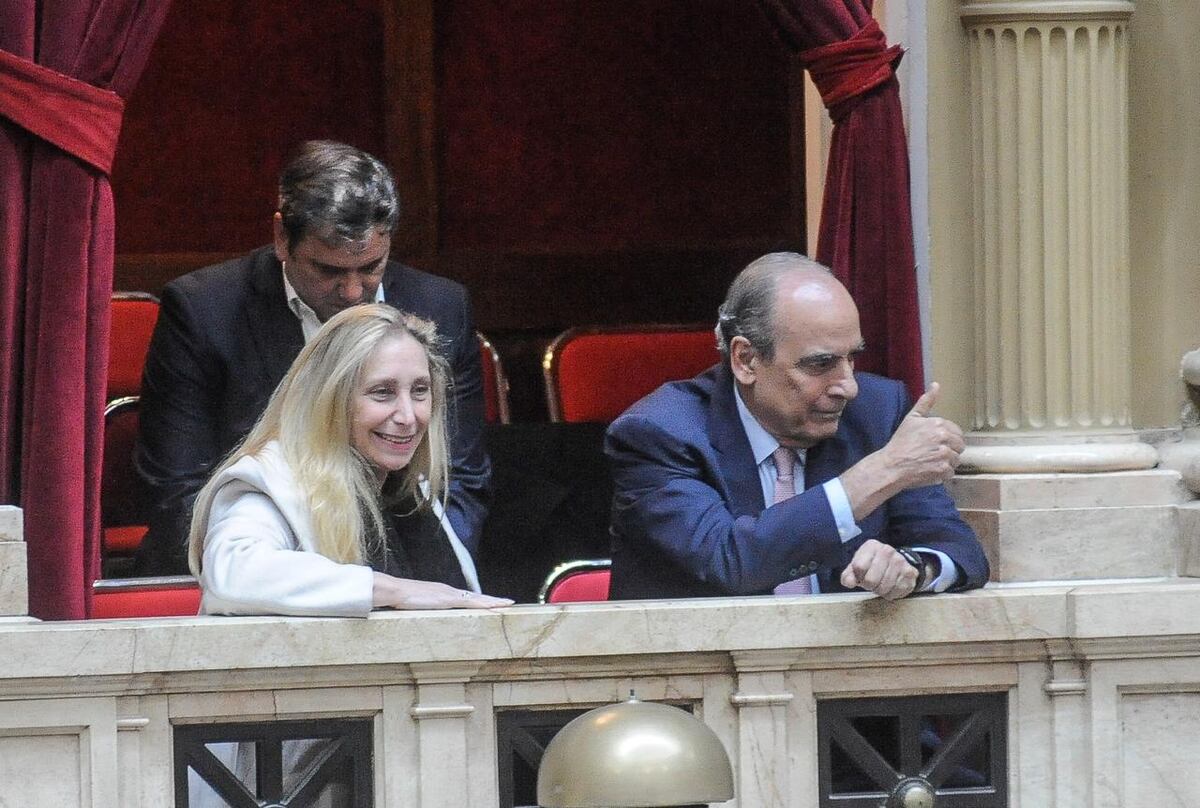 Guillermo Francos, jefe de Gabinete, y la secretaria General de la Presidencia, Karina Milei, durante el debate en Diputados de la Ley Bases. (Federico López Claro / La Voz)