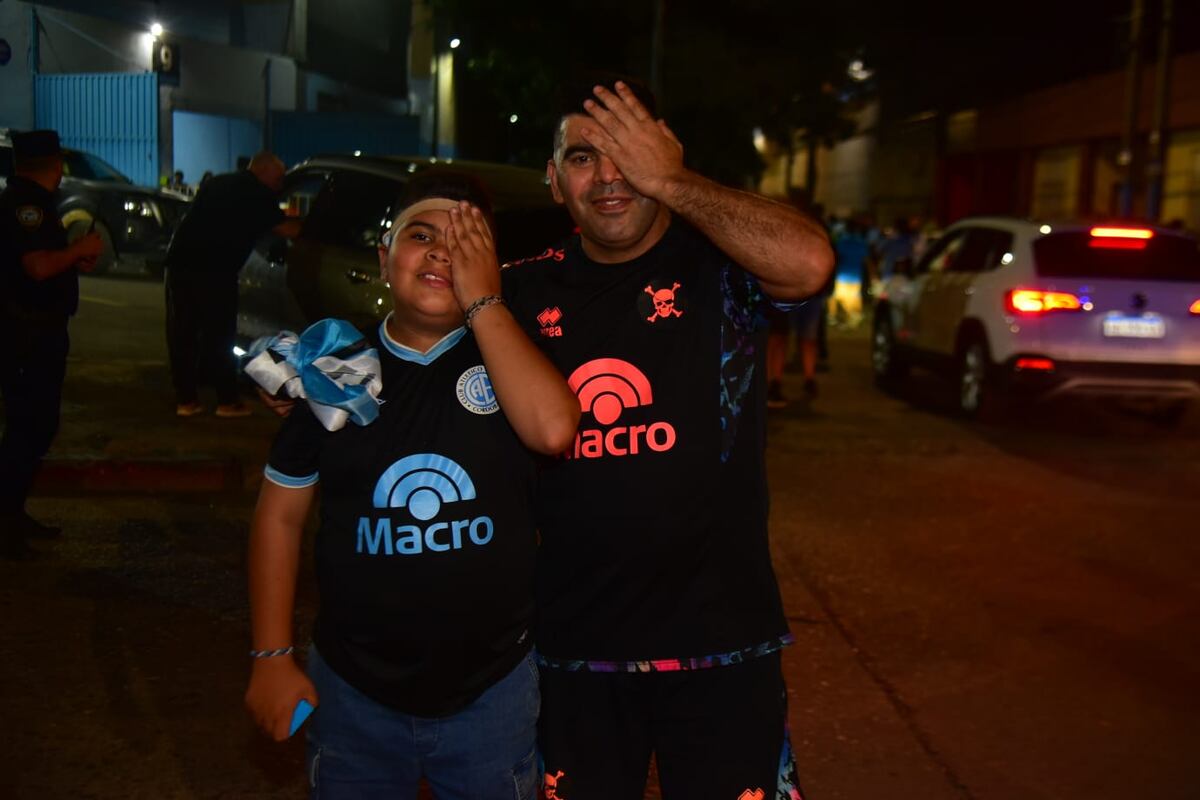 Los hinchas de Belgrano en la previa ante Banfield. (Nicolás Bravo / La Voz).