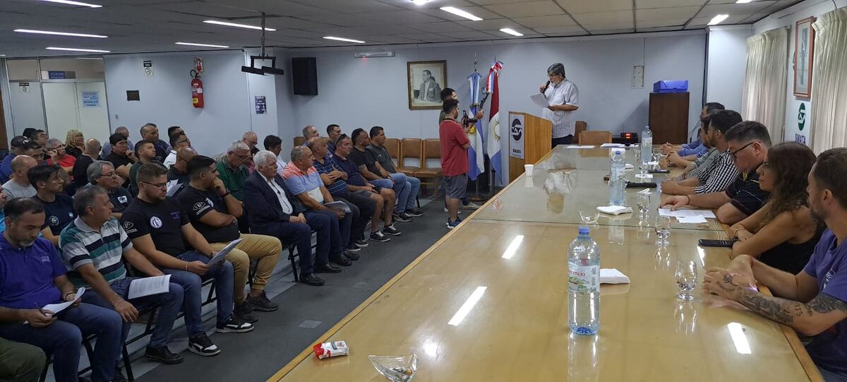 Diálogo. Luego de hacer un crudo análisis de la situación económica en Córdoba, la Mesa Sindical le pidió al gobernador Martín Llaryora un ámbito de diálogo.