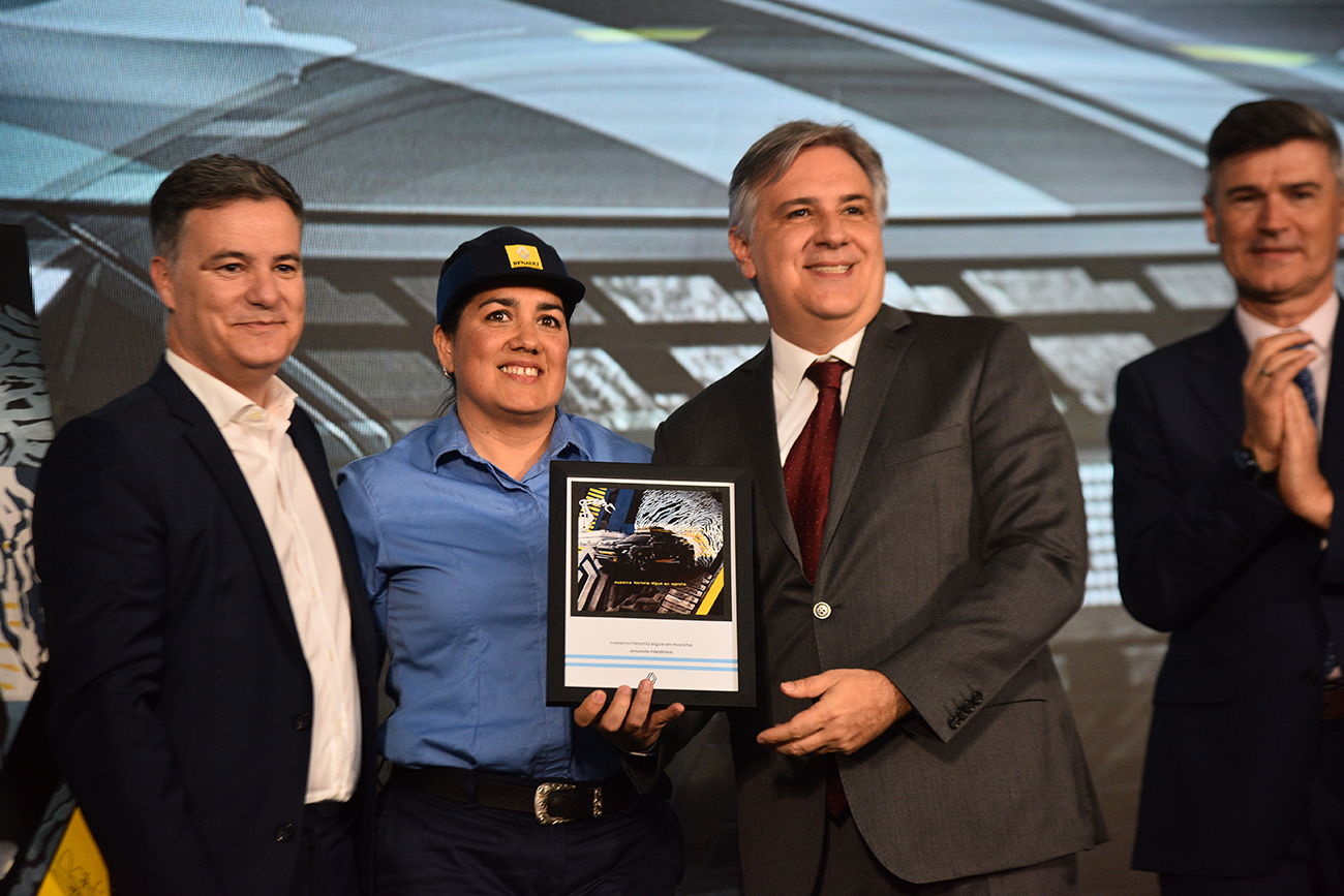 Presentación en la planta de Renault de Santa Isabel de nuevas inversiones para fabricar una pick up. (Pedro Castillo / La Voz)
(Pedro Castillo / La Voz)