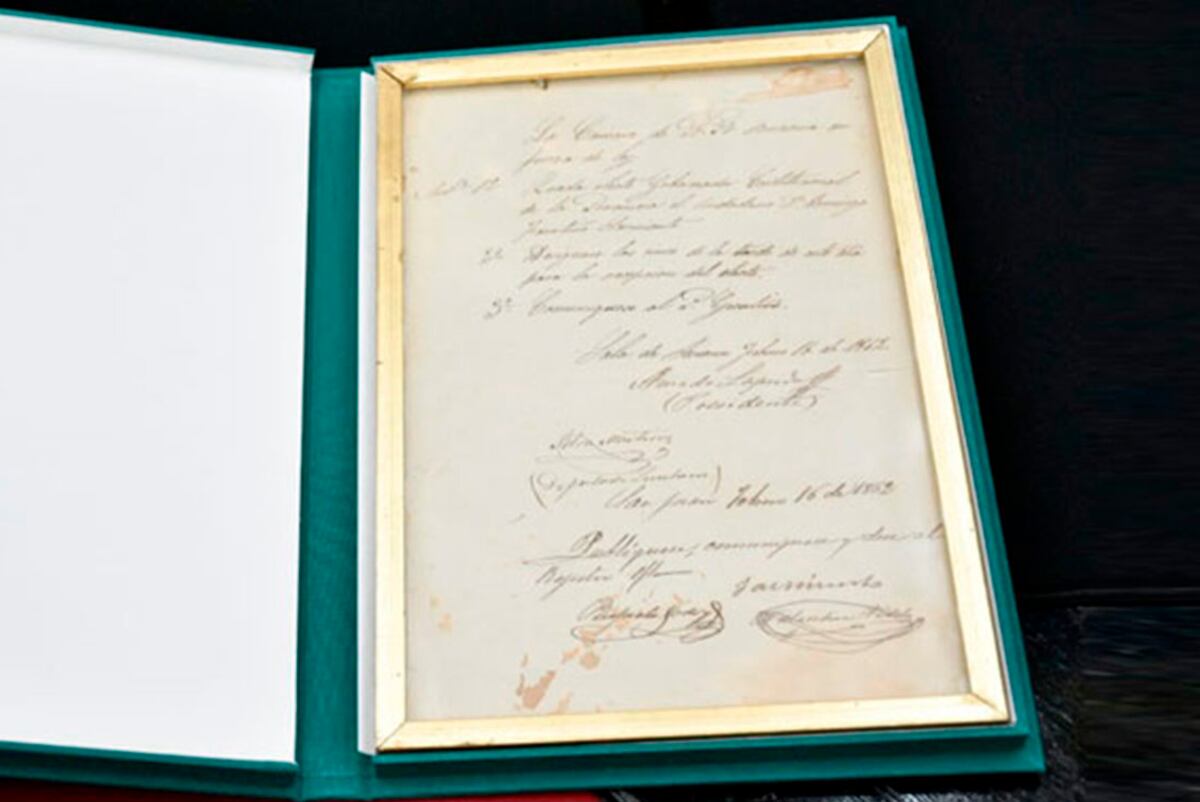 Restitución de documento histórico a San Juan. (Foto: Agencia Córdoba Cultura).