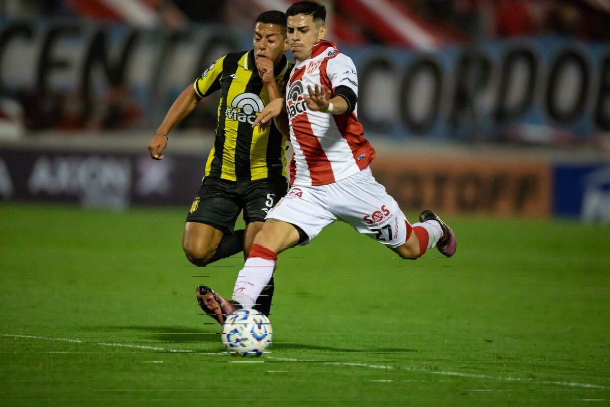Alex Luna en el partido que Instituto jugó ante Deportivo Madryn por la Copa Argentina. (Prensa Instituto)