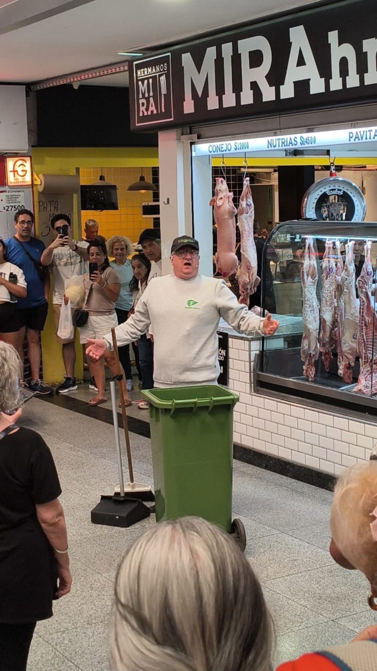 En el marco de la Semana de la Música, se vivió un show de ópera en los pasillos del Mercado Norte. (Gentileza)