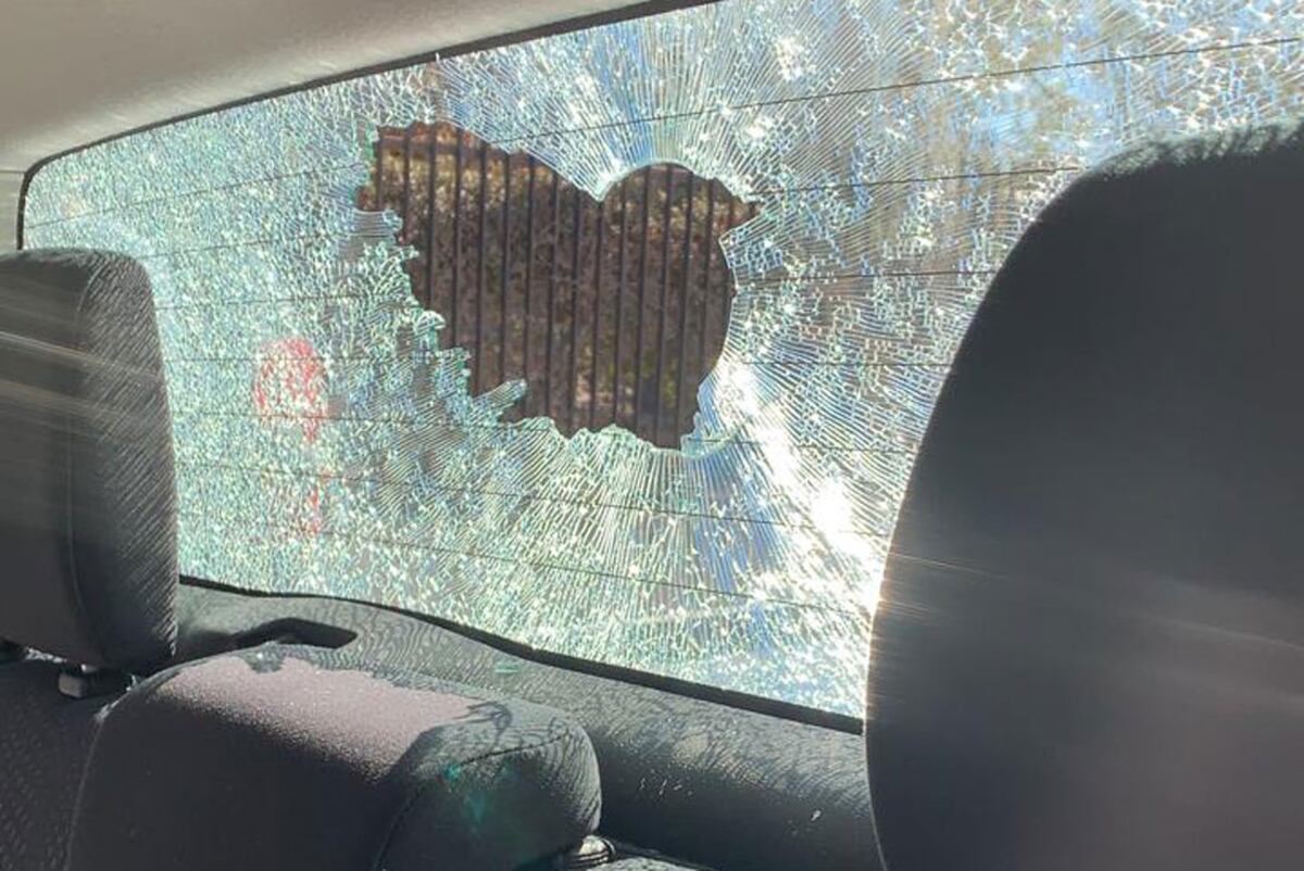 Vandalismo. La camioneta que le rompieron a la Patrulla Ambiental (Municipalidad).