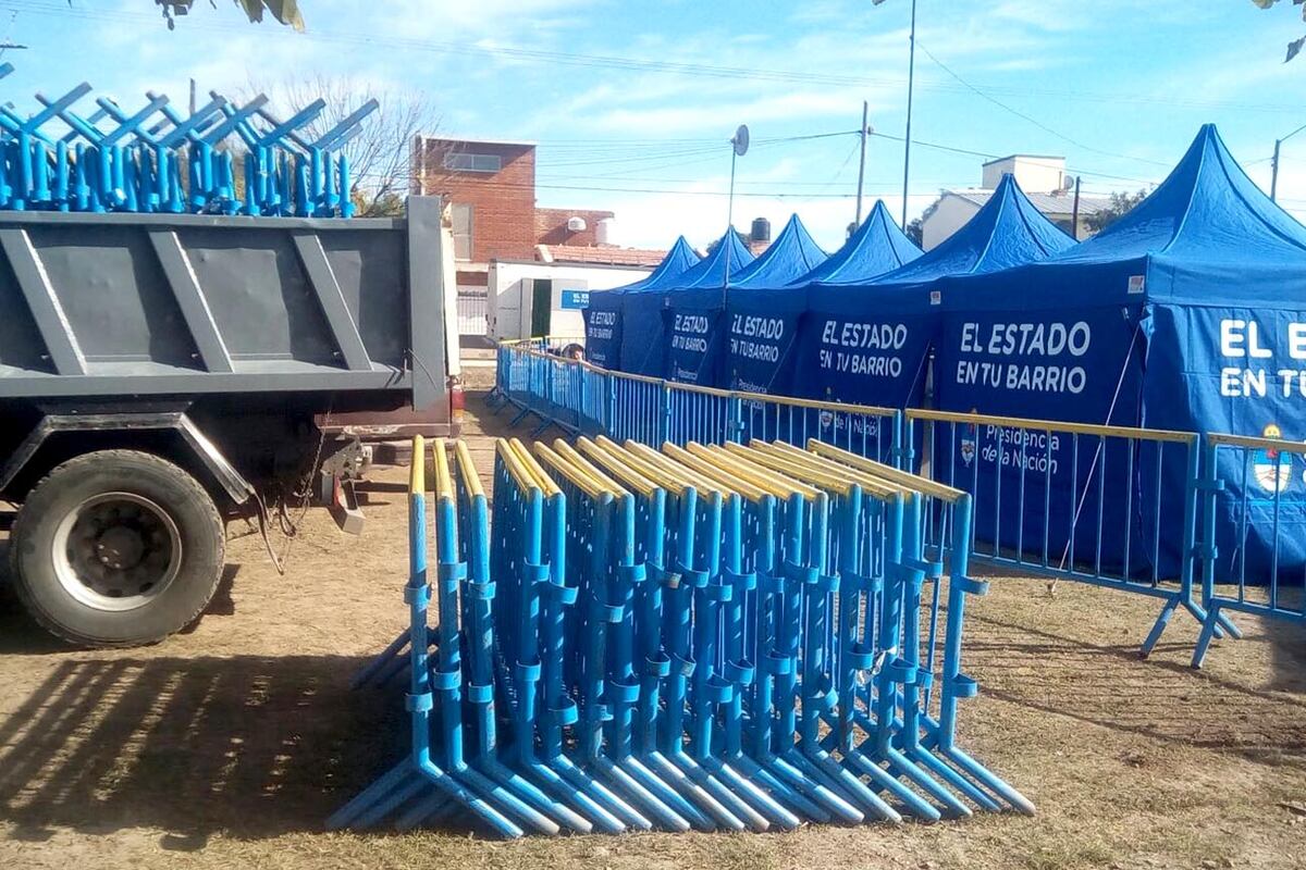 Alquiler de vallas y carpas estructurales.
