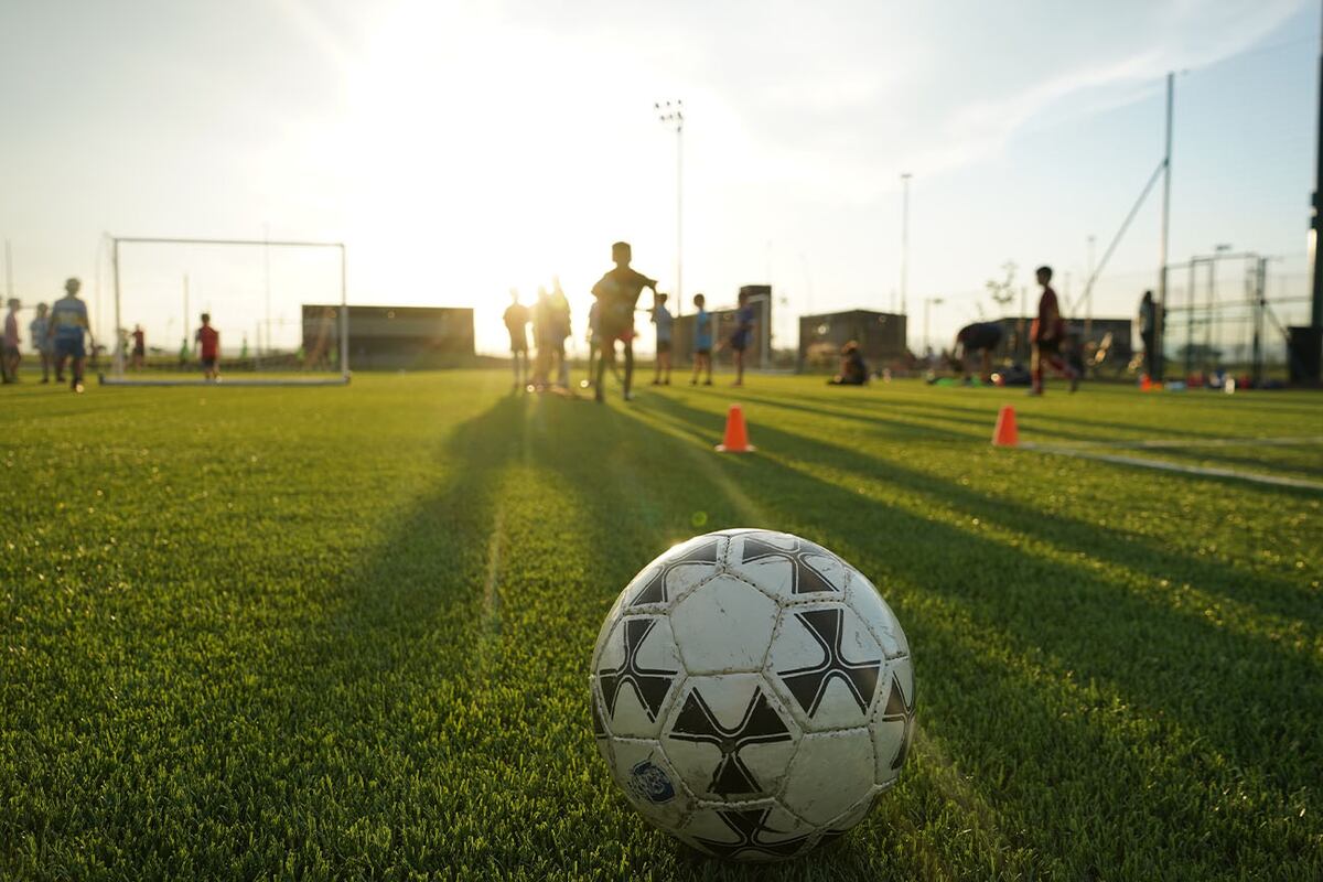 Ya están activas las clases de fútbol en ELCLUB.