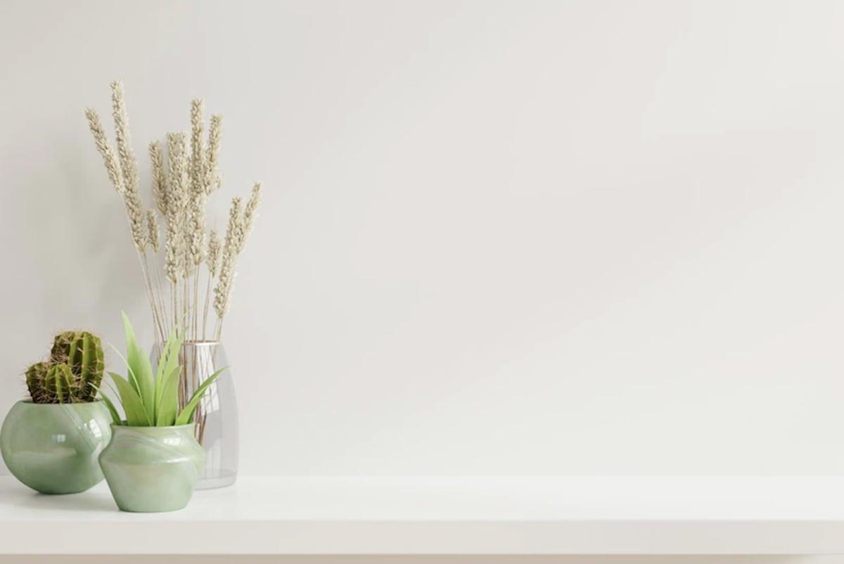 Hay que determinar, de forma realista, qué se coloca en las repisas o muebles, qué se guarda y qué se utiliza. Foto: Freepik / Grupo Edisur
