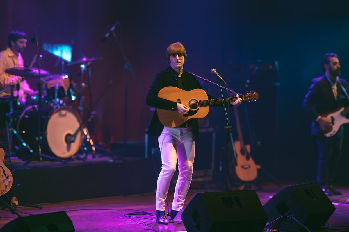 Javier Parisi, el doble de John Lennon, llega a Córdoba con "The Beatles in my life". (Gentileza Javier Parisi)