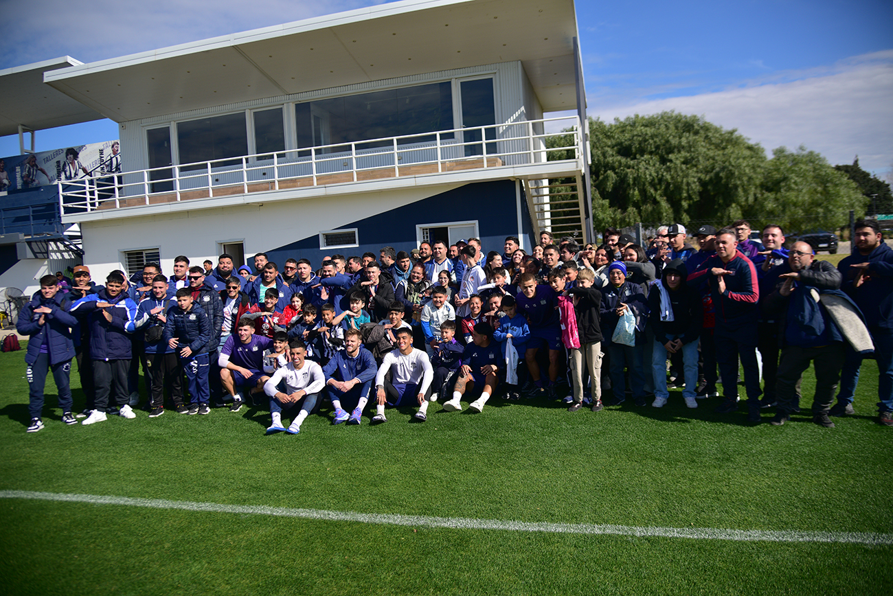 Experiencia Talleres para socias y socios. Pueden acceder a un entrenamiento del plantel profesional y tienen un momento de contacto con futbolistasFoto: Pedro Castillo / La Voz 