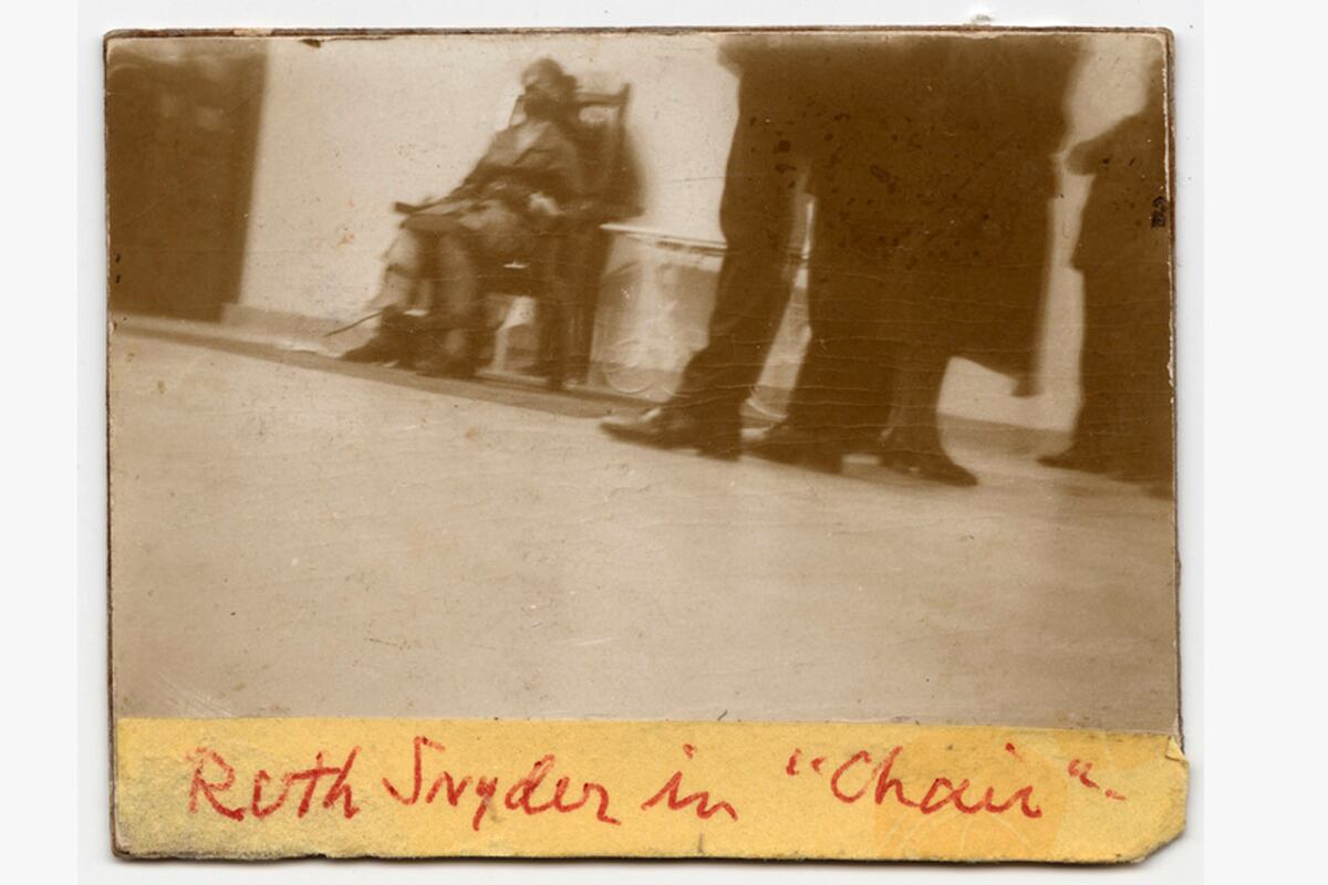 La foto original de Thomas Howard de Ruth Snyder ejecutada en la silla eléctrica.