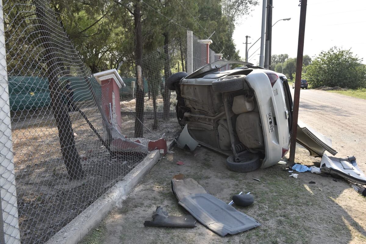El auto siniestrado. (La Voz/Ramiro Pereyra)