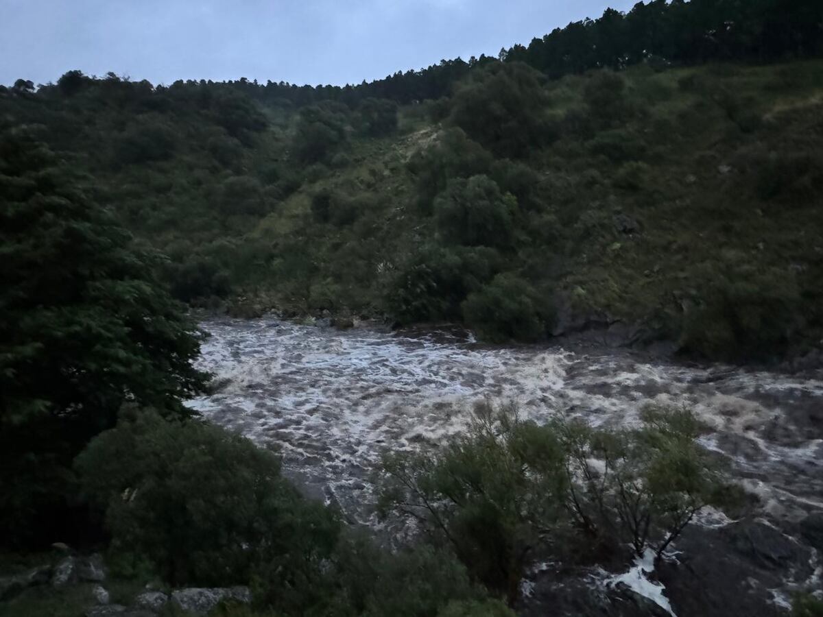 Importante crecida en el Río del Medio (La Voz).
