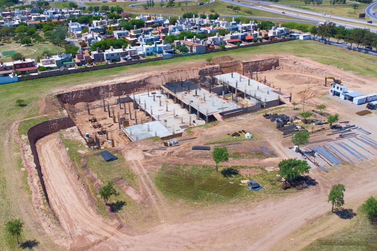 Progreso en la construcción del edificio principal de hospitalización, que concentrará atención ambulatoria, internación y guardia 24/7.