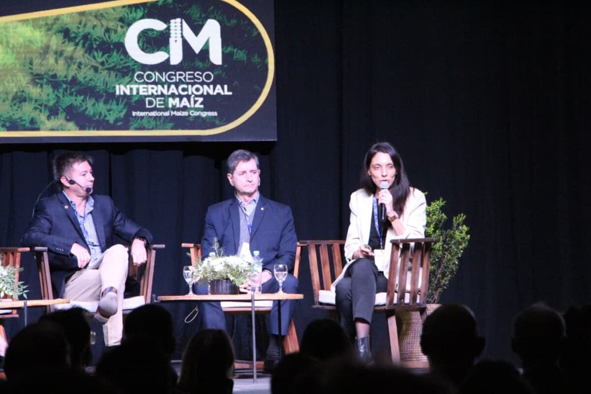 Leticia Tuninetti exponiendo en un panel en el Congreso Internacional del Maíz, 2024.