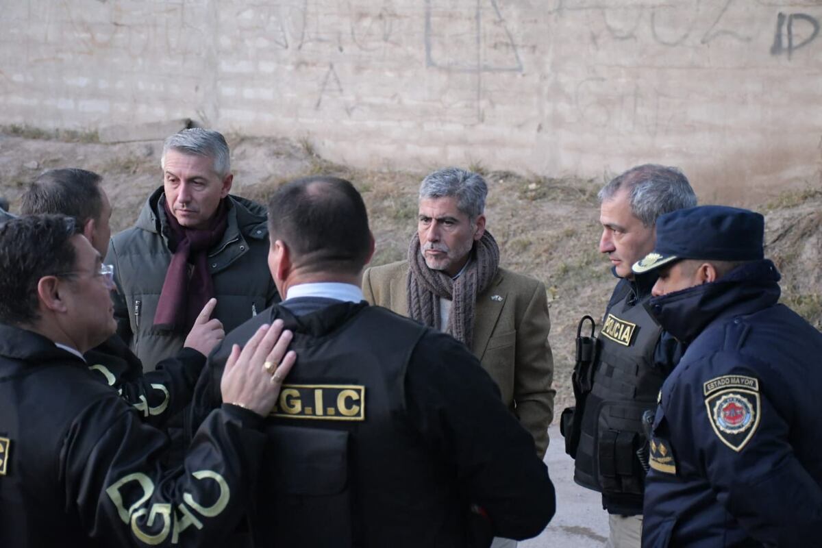 El ministro Quinteros, en los operativos. (Policía)