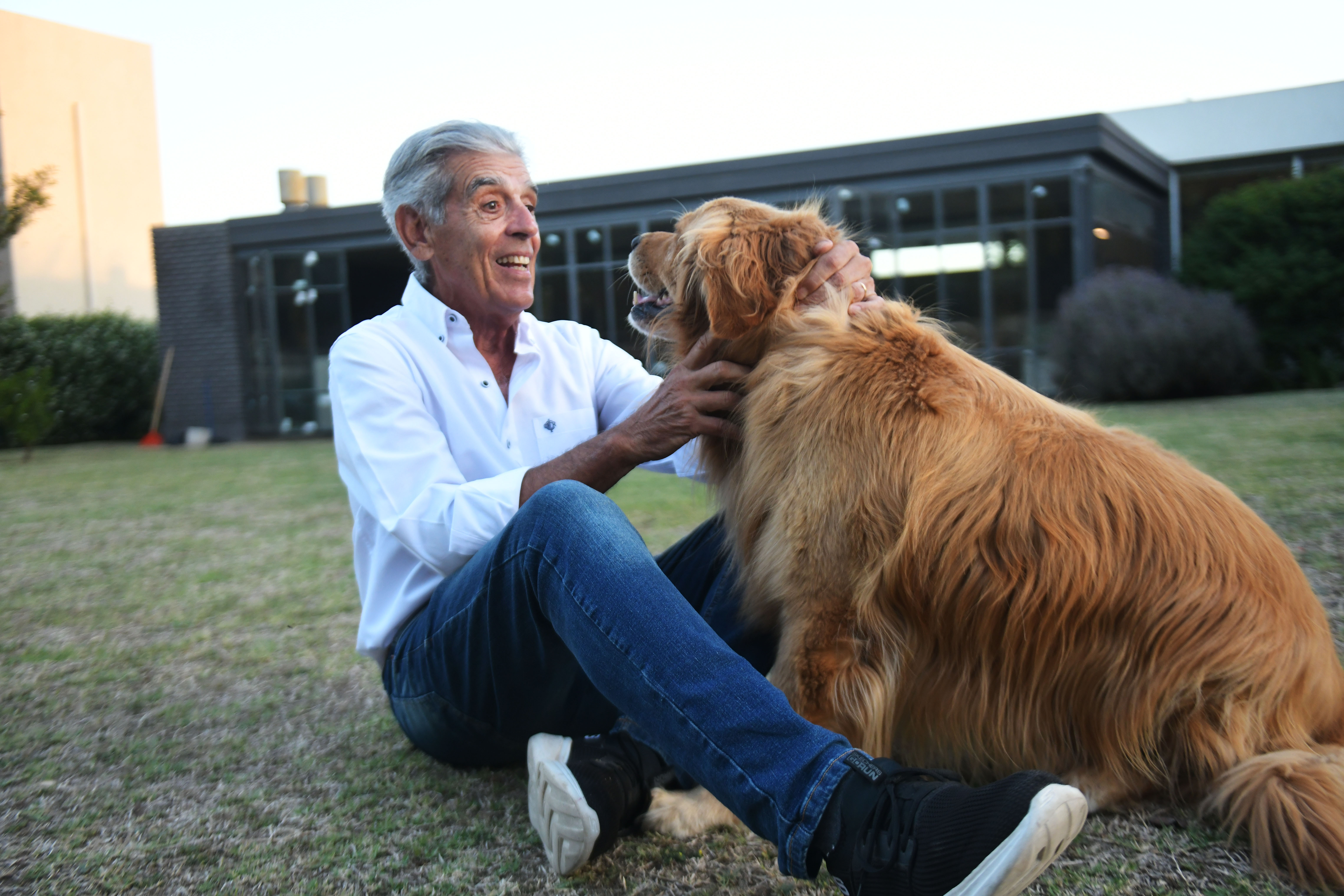 Miguel Clariá, en la tranquilidad de su casa. (Javier Ferreyra/La Voz)