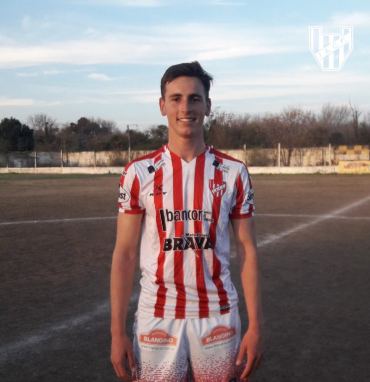 Tadeo Allende con la de Instituto, antes de jugar con Unión Florida. Sí, arrancó en Liga Cordobesa. La Gloria tiene un 10%. (Foto: Prensa Instituto)