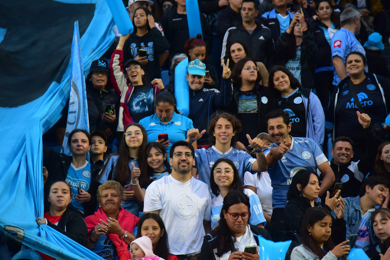 Belgrano campeón de primera división del fútbol femenino. Le gano a Racing 2 a 0 en Alberdi. Foto Ramiro Pereyra / LVI