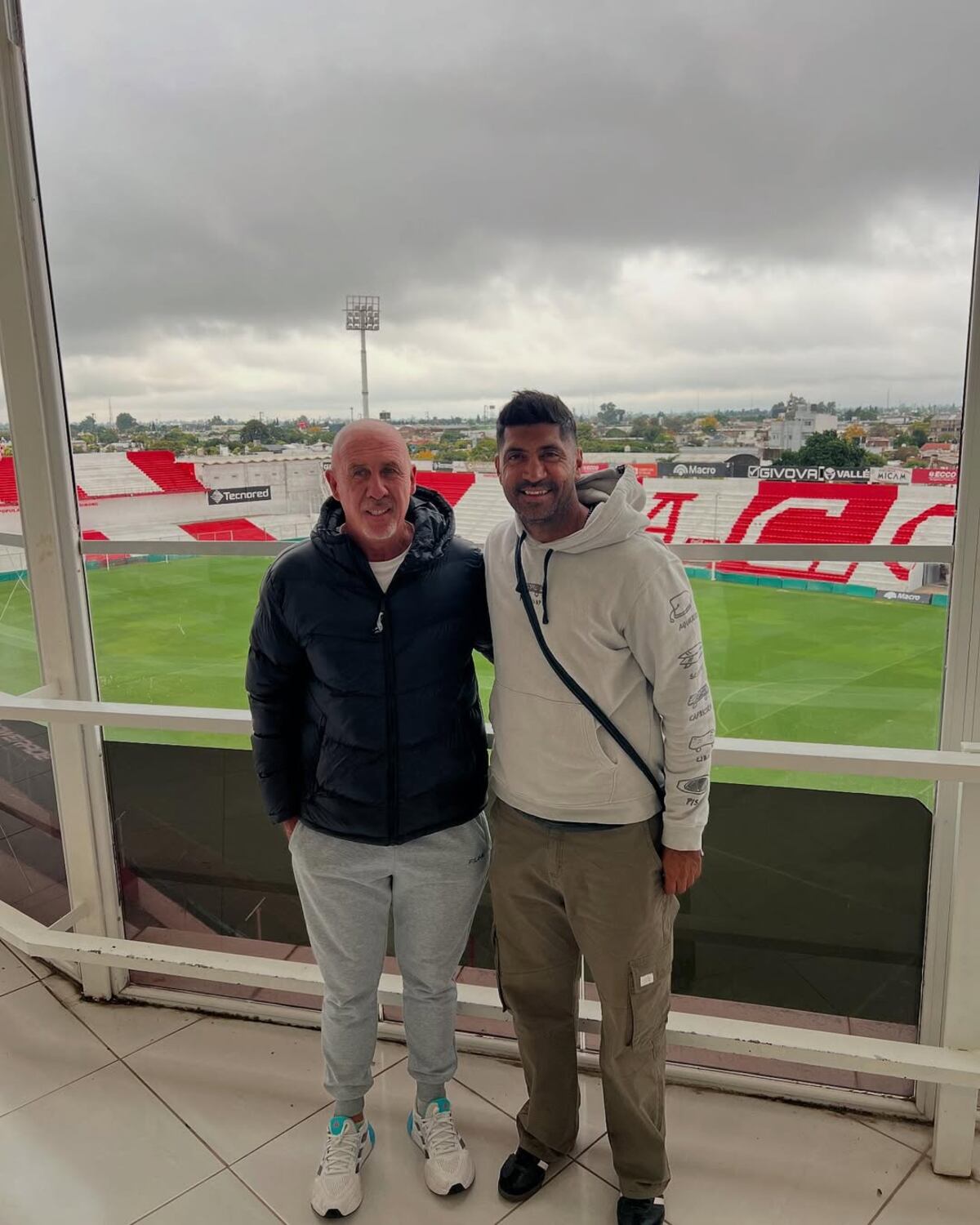 Nicolás Olmedo, tras firmar con Instituto. Será ayudante de Oldrá. (Instagram Nico Olmedo).
