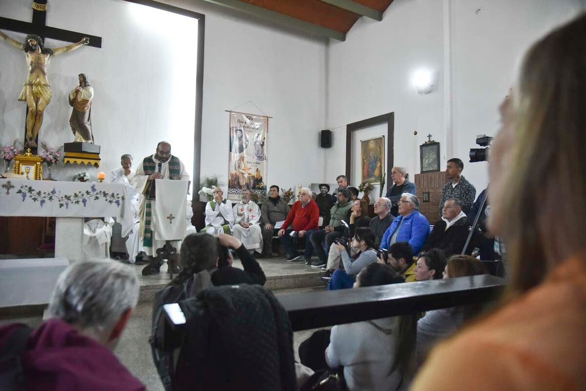 La Iglesia realiza una tarea fundamental en los barrios que no se limita a la contención espiritual. (Facundo Luque / La Voz)