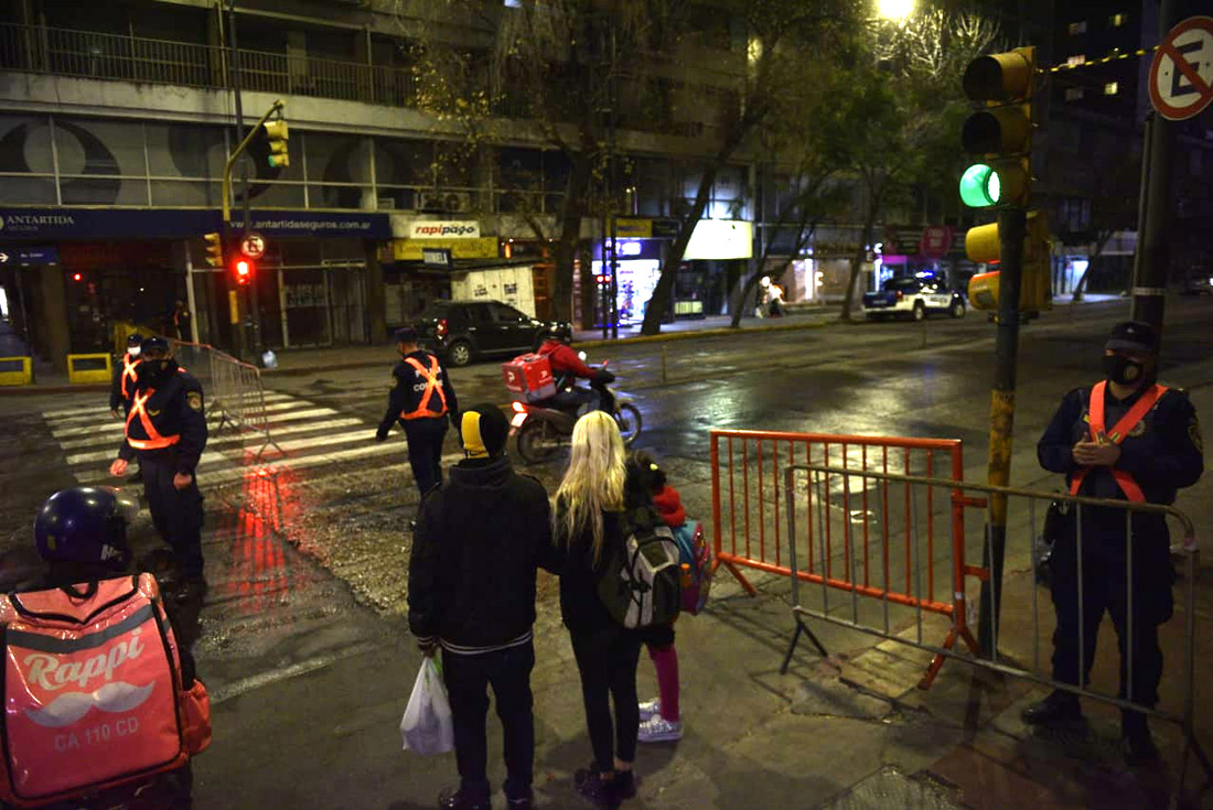 Operativo policial en el centro por el partido final de la Copa América entre Argentina y Brasil
(Facundo Luque)