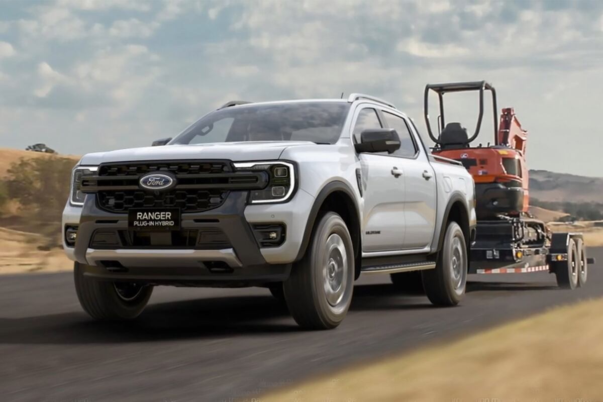 La Ranger PHEV sudafricana puede recorrer hasta 45 km en modo 100% eléctrico y la batería se puede cargar en alrededor de 4 horas, utilizando un cargador monofásico de 16 amperes.
