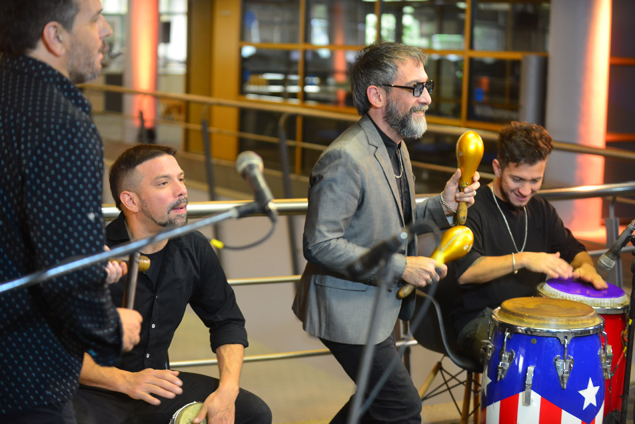 La banda cordobesa Calle Vapor dió un show en el ciclo Micro Abierto, en la redacción de La Voz. (Nicolás Bravo / La Voz)