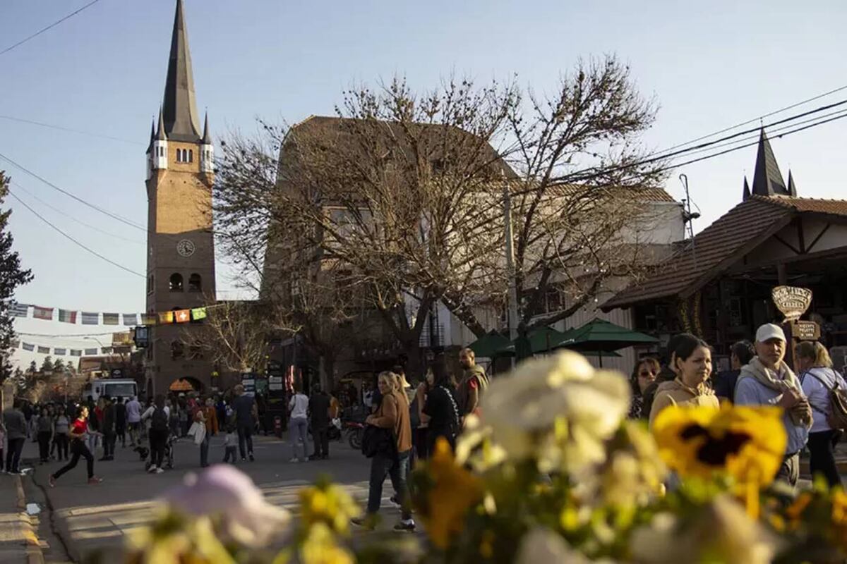 La Fiesta del Chocolate Alpino continúa hasta el 27 de julio con actividades todos los fines de semana: espectáculos gratuitos, fondue caliente y cultura centroeuropea. (Municipalidad Villa General Belgrano)