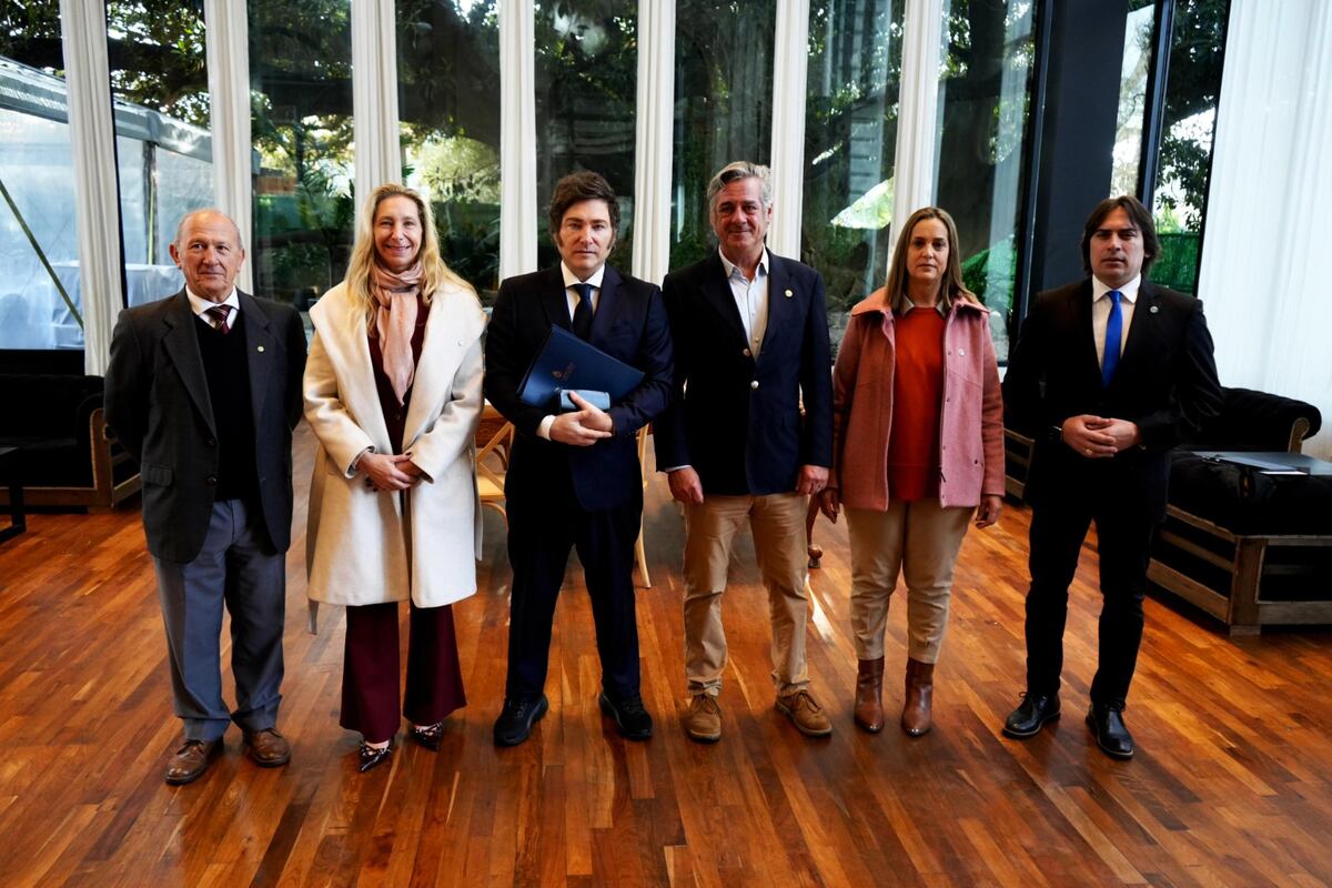Milei junto a dirigentes de la Mesa de Enlace