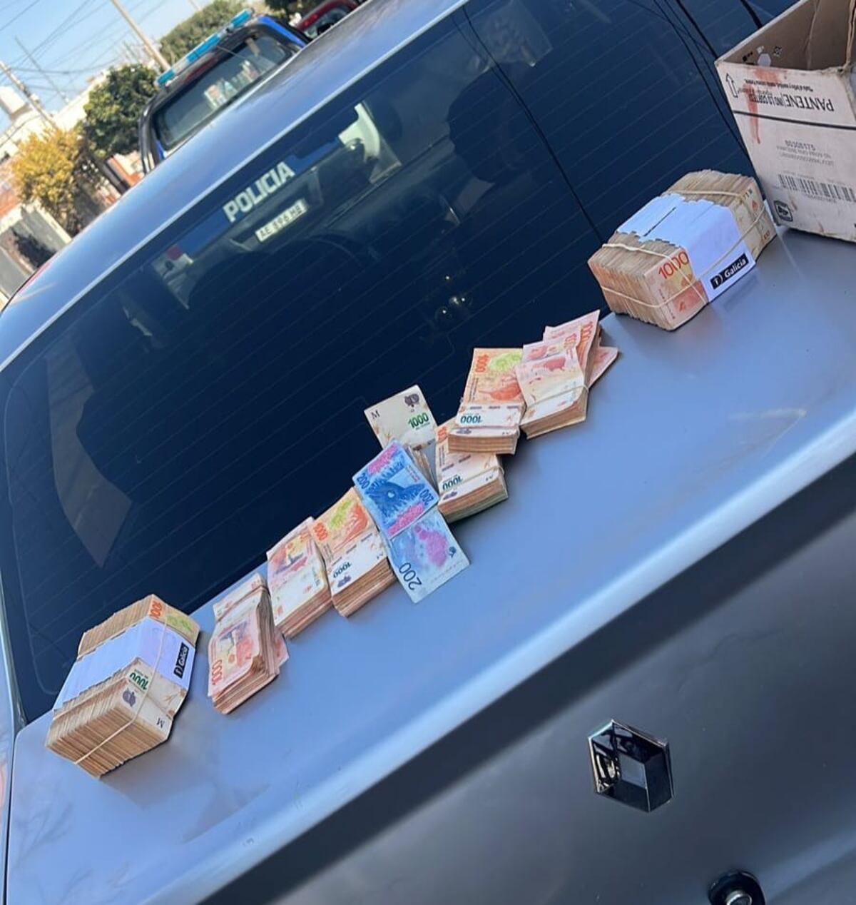 El dinero recuperado por los agentes policiales. (Gentileza Policía de Córdoba)