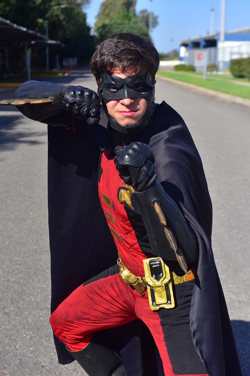 Batman y los superhéroes cordobeses de visita a la Redacción de La Voz para Historias Urbanas. (José Gabriel Hernández / La Voz)