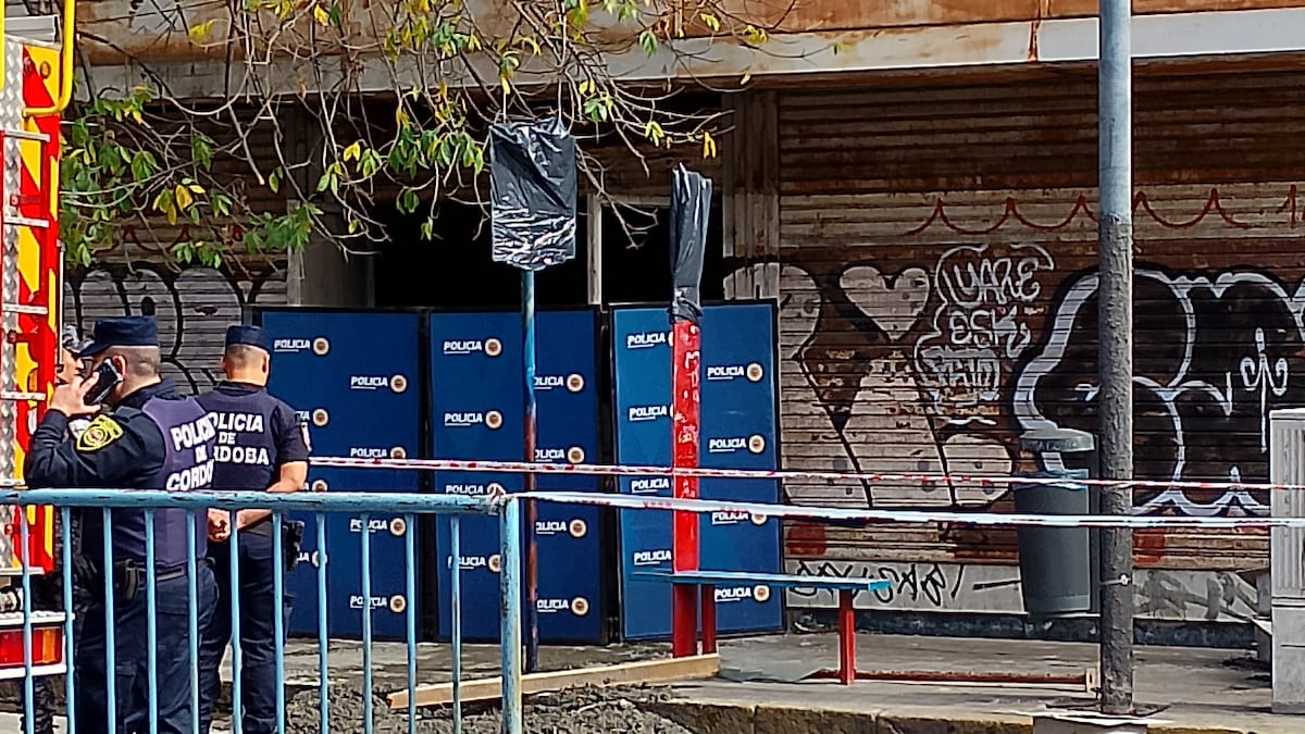 Derrumbe en el centro de Córdoba. Falleció un obrero de 60 años mientras trabajaba y otros resultaron lesionados. (La Voz).