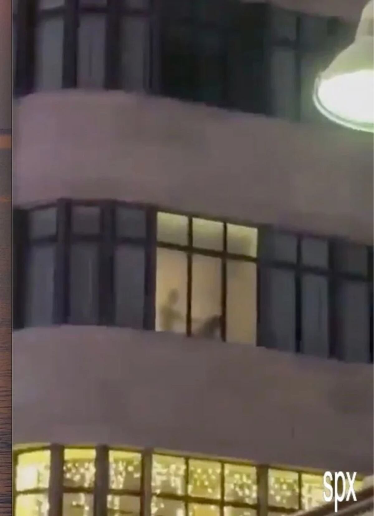 La pareja mantenía relaciones sexuales en un hotel de Madrid y no se dieron cuenta de que los veían todos.