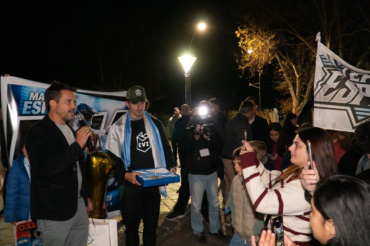 Llega Mateo Espejo a Alta Gracia campeón Mundial de BMX 2025 . (La Voz)