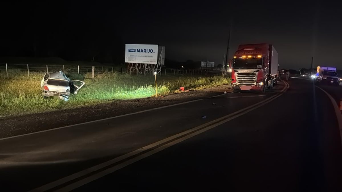 Murió un chico de 16 años en un choque entre un camión y un auto en Holmberg. (Policía de Córdoba)