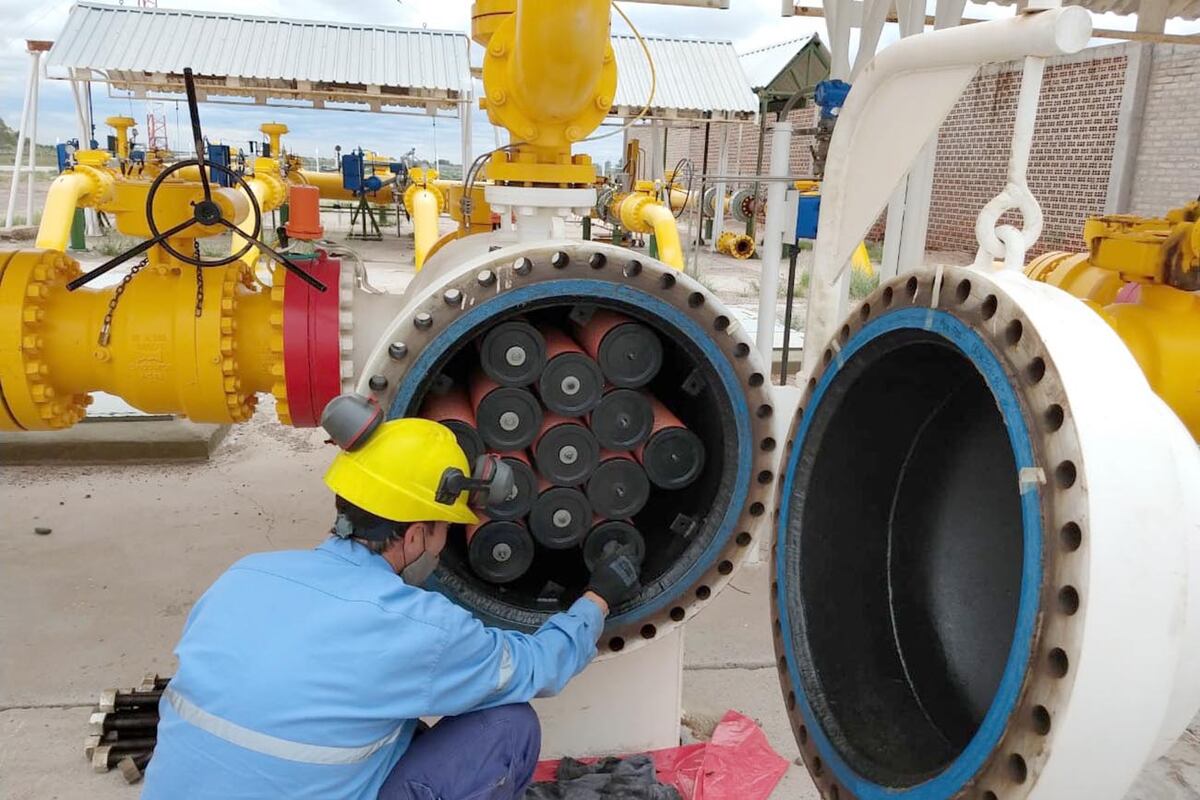 La mayor disponibilidad de gas natural permite reducir costos operativos de las empresas y mejorar su posicionamiento en mercados internacionales.