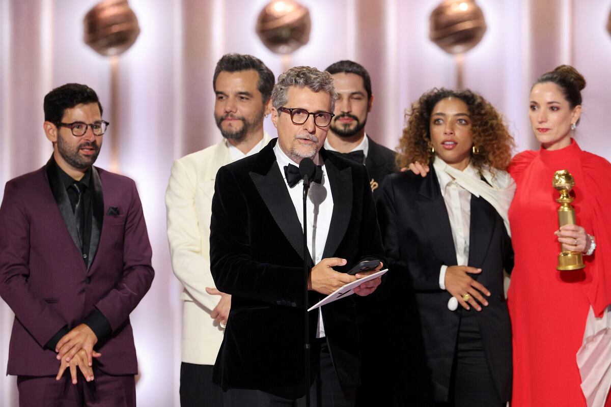 "El agente secreto" obtuvo el Globo de Oro como mejor película de habla no inglesa y su protagonista, Wagner Moura, triunfó como mejor actor. (Kevork Djansezian/CBS Broadcasting via AP)