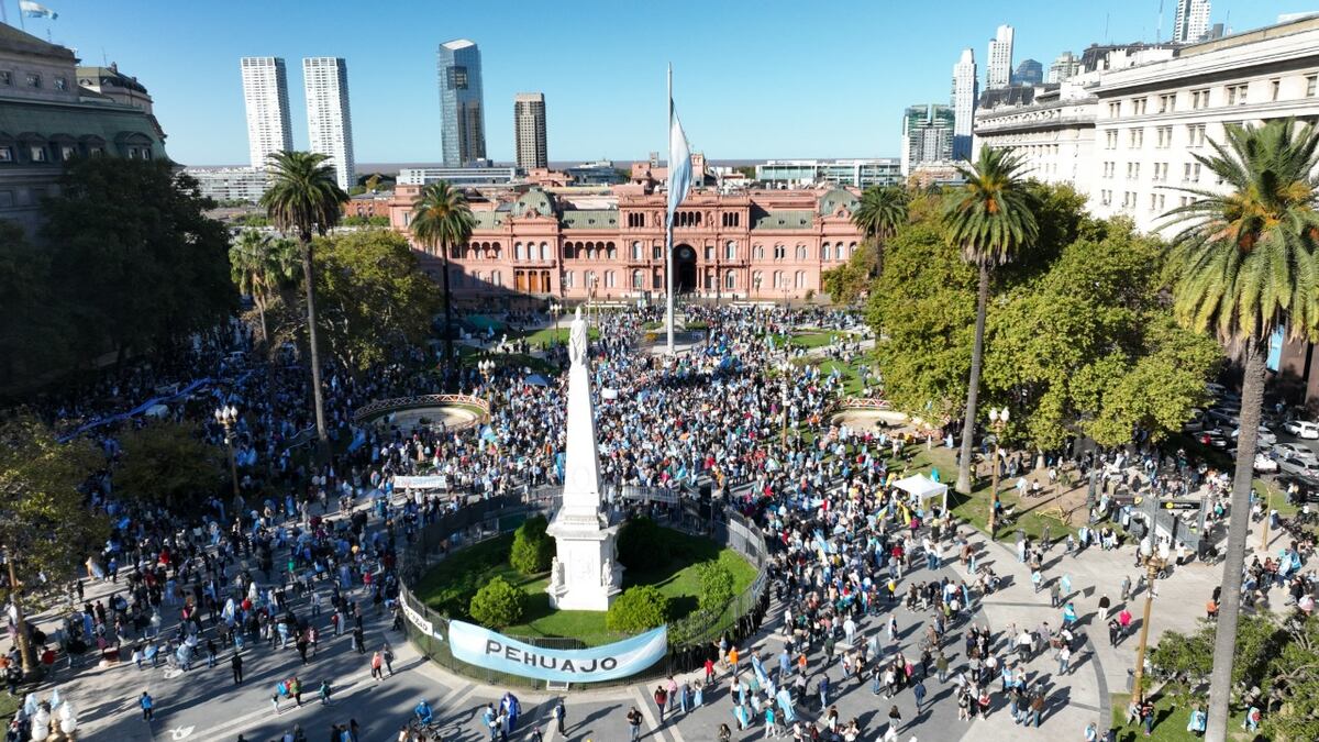 Los tractores de los productores transitaron las calles de la Capital Federal hasta la Plaza de Mayo. (Federico López Claro)