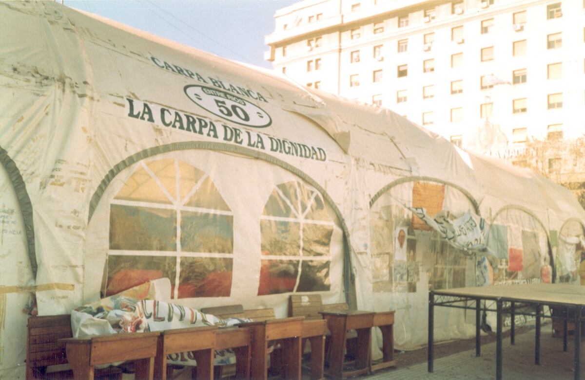 Carpa Blanca por la dignidad.