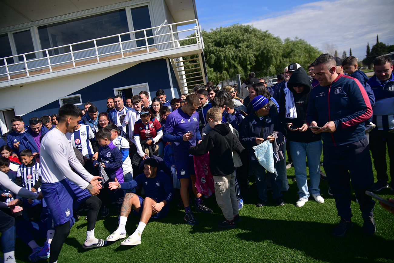 Experiencia Talleres para socias y socios. Pueden acceder a un entrenamiento del plantel profesional y tienen un momento de contacto con futbolistasFoto: Pedro Castillo / La Voz 