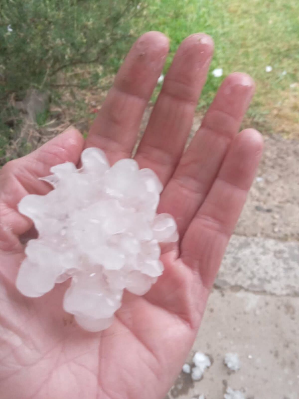 También cayó piedra en Potrero de Garay.