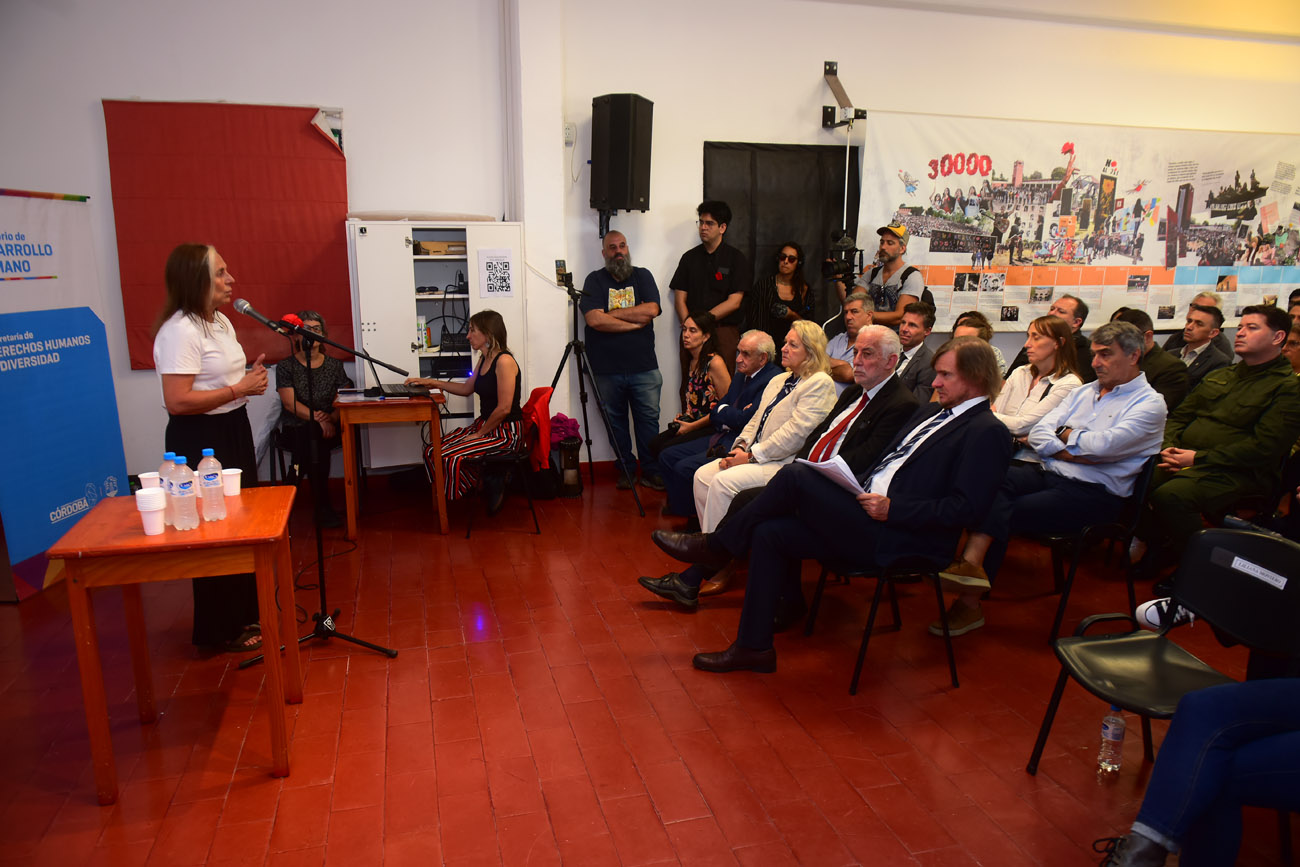 Conferencia en el Espacio La Perla sobre las excavaciones en la Loma del Torito donde se encontraron fosas con restos humanos. Liliana Montero, ministra de Desarrollo Humano. (Nicolás Bravo / La Voz)