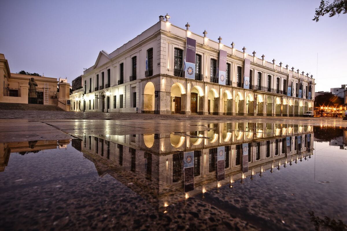El Hotel Azur&Spa, ubicado en la zona céntrica, se encuentra cerca del Cabildo de la Ciudad de Córdoba. 