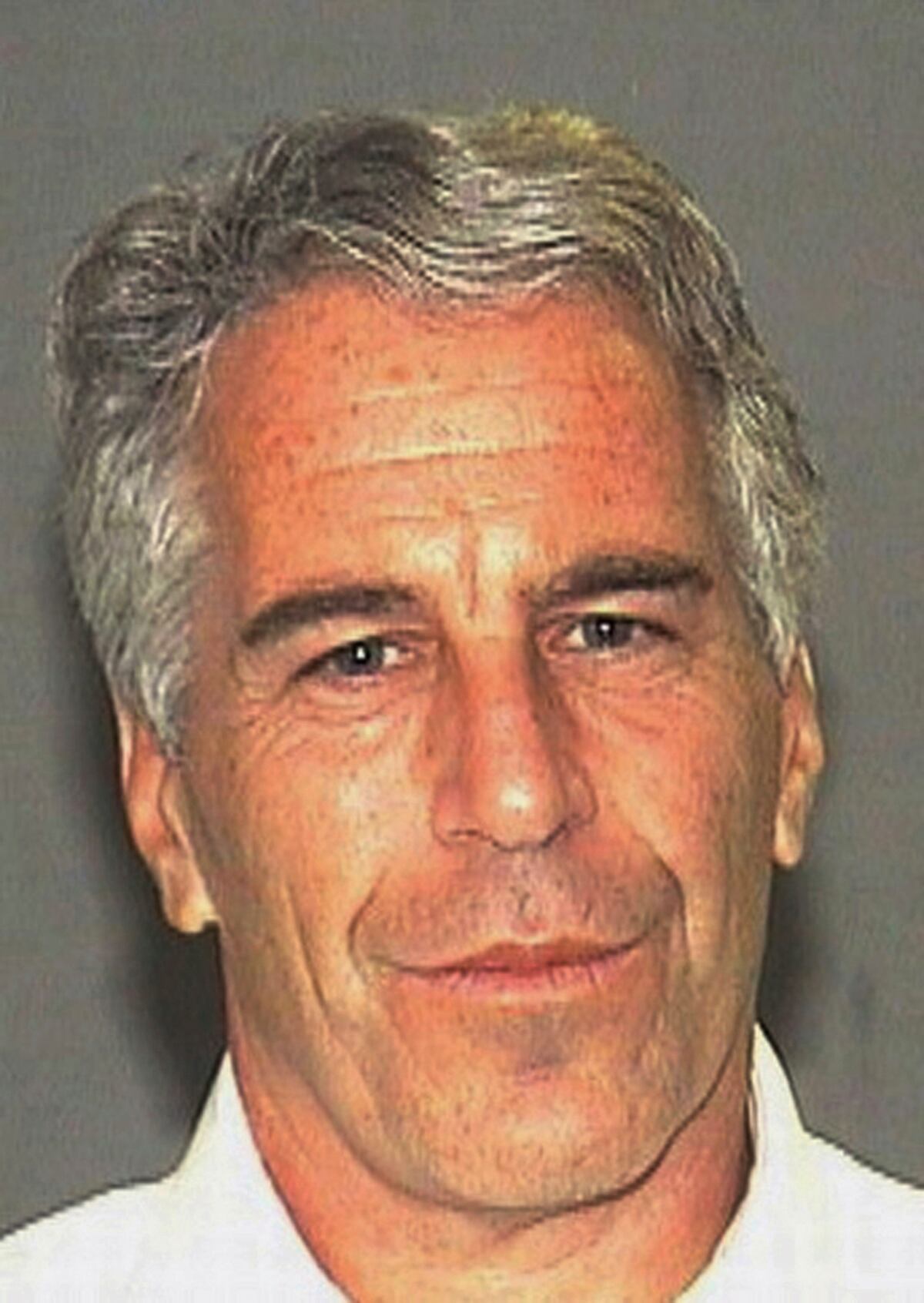 Jeffrey Epstein, el financista estadounidense que fue acusado de abuso sexual de menores y que murió en la cárcel. Foto del arresto, el 27 de julio de 2006, proveida por la policía de Palm Beach en Florida. (Policía de Palm Beach via AP)
