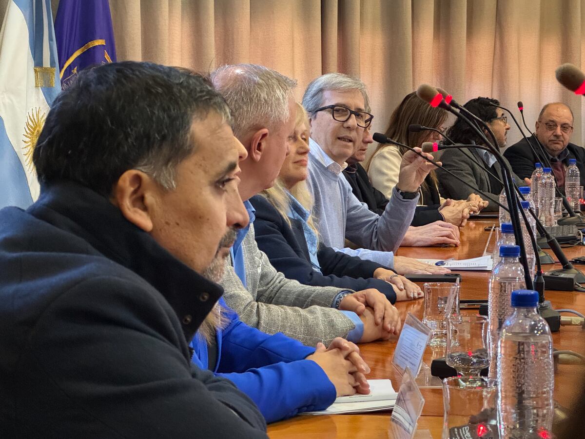 Jhon Boretto, rector de la UNC, en la reunión con los legisladores nacionales. (Prensa UNC)