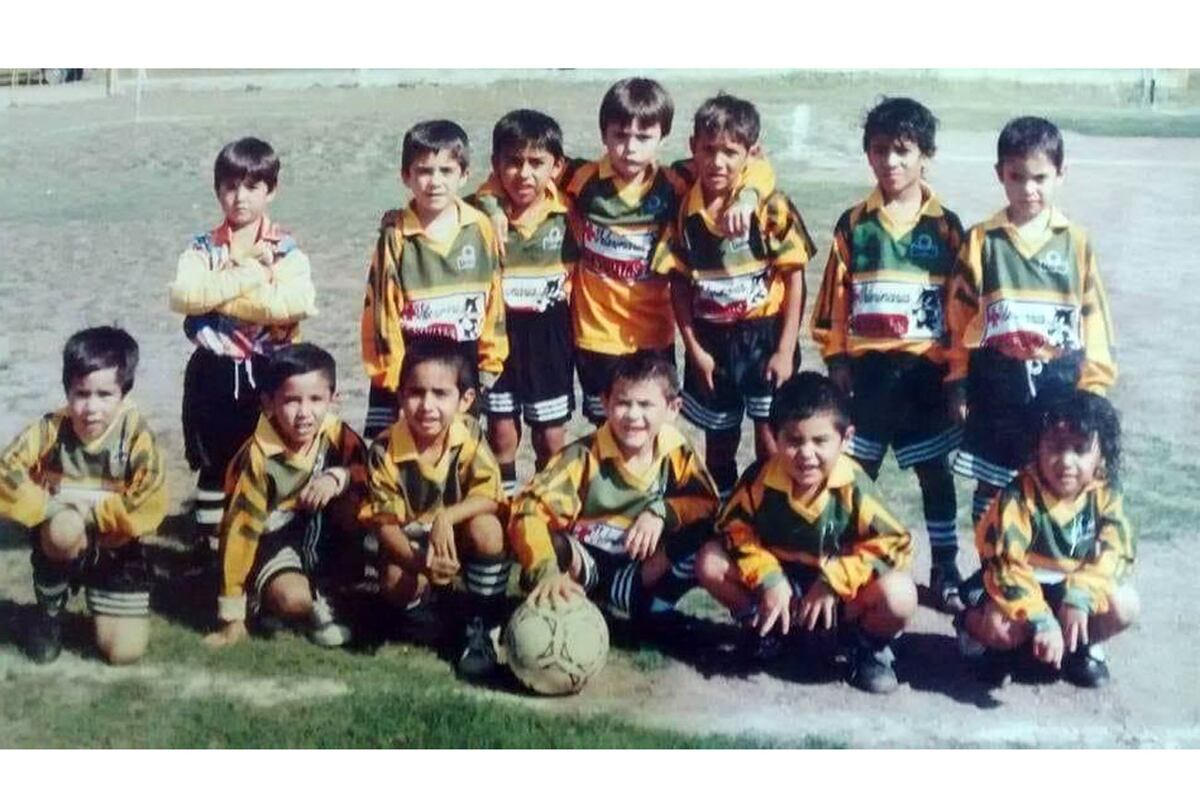 En sus inicios en el fútbol con el Club Náutico Fitz Simon de Embalse. Categoría 1997 y 1998.