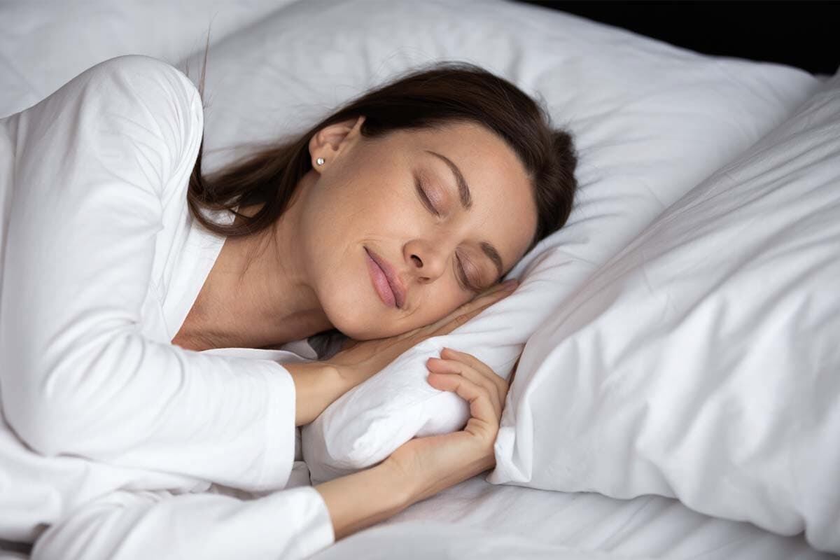 Dos hábitos nocturnos que ayudan a bajar el cortisol y favorecen un descanso más profundo
