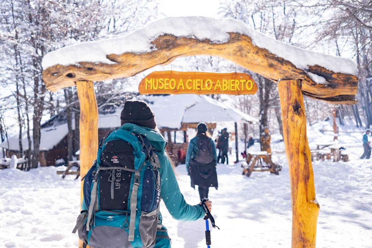 Travesías. Caminar con raquetas y practicar deportes de nieve, clásicos de la zona.